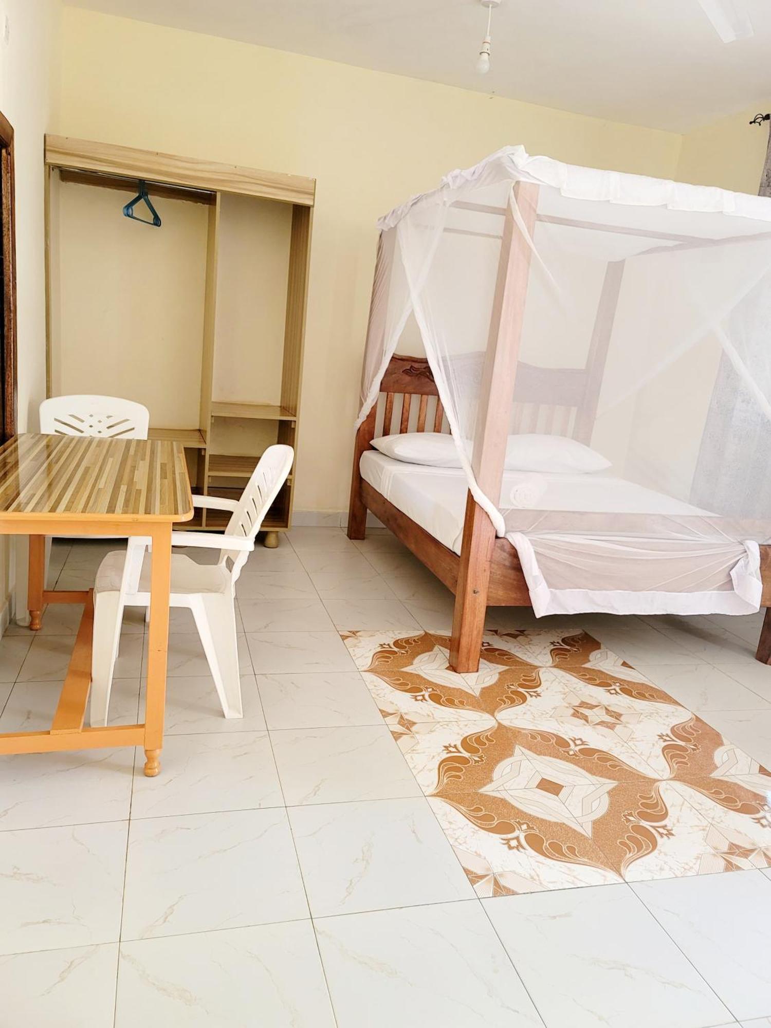 Casuarina Lounge Hotel Malindi Buitenkant foto